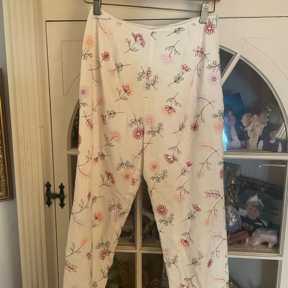 Dress Barn Pink and Cream Floral linen blend  Capris 4